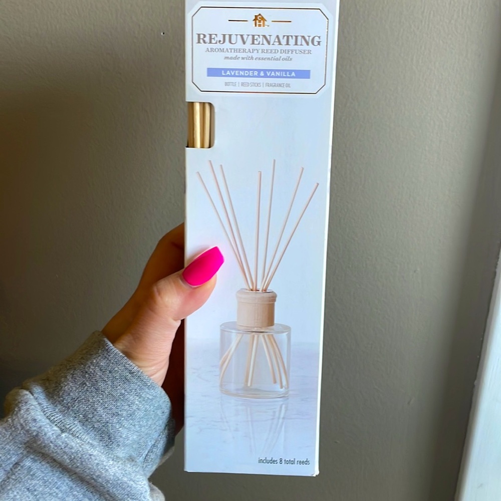 Aromatherapy Reed Diffuser. Lavender & Vanilla. - Picture 2 of 3